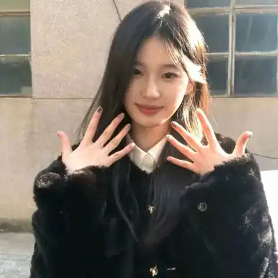 燕婉娜 燕婉娜